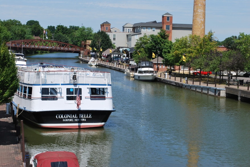 More Photos Of 1387 Fairport Rd, Fairport Unknown For Lease