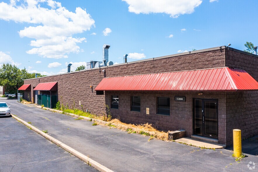 More Photos Of 2000 Hartel St, Levittown Research And Development For Lease