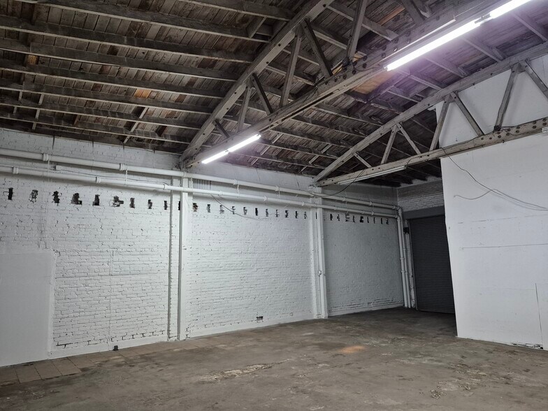More Photos Of 6080 S Hoover St, Los Angeles Unknown For Lease