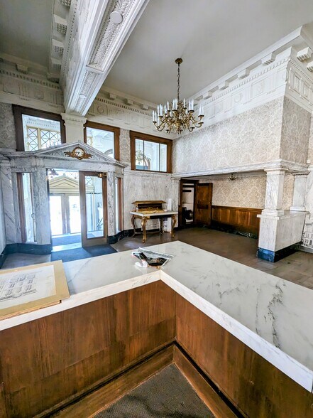 More Photos Of 301 Columbia St, Lafayette Office For Lease