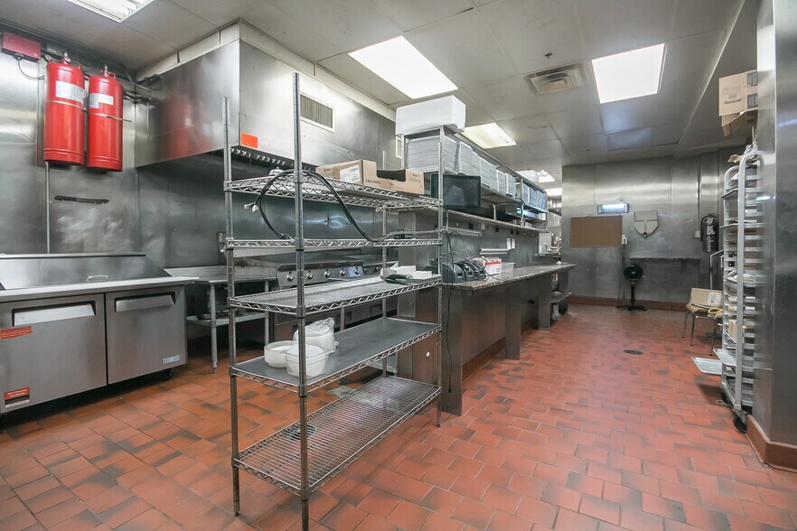 More Photos Of 1111-1113 Walnut St, Philadelphia Storefront For Sale