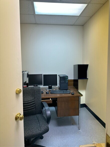 More Photos Of 4601 Hollow Tree Dr, Arlington Office For Lease
