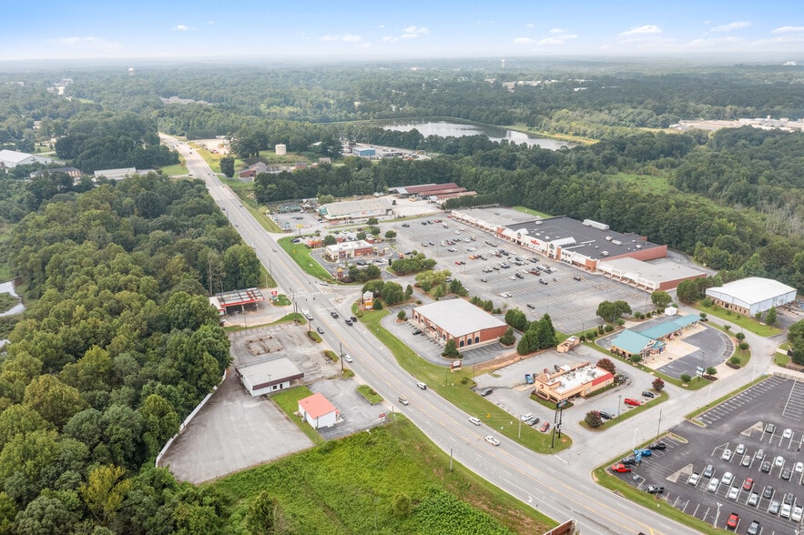 More Photos Of 1124 N Park St, Carrollton Unknown For Lease