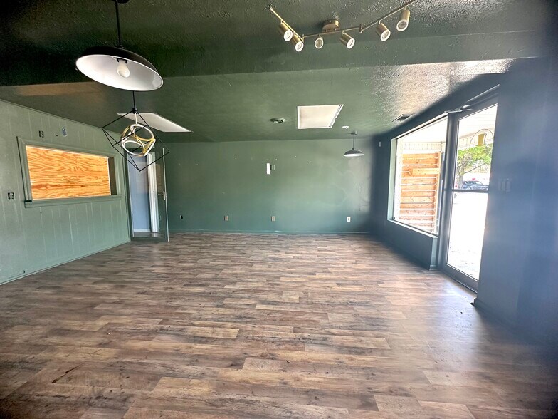 More Photos Of 1126 E Montgomery Cross Rd, Savannah Freestanding For Lease