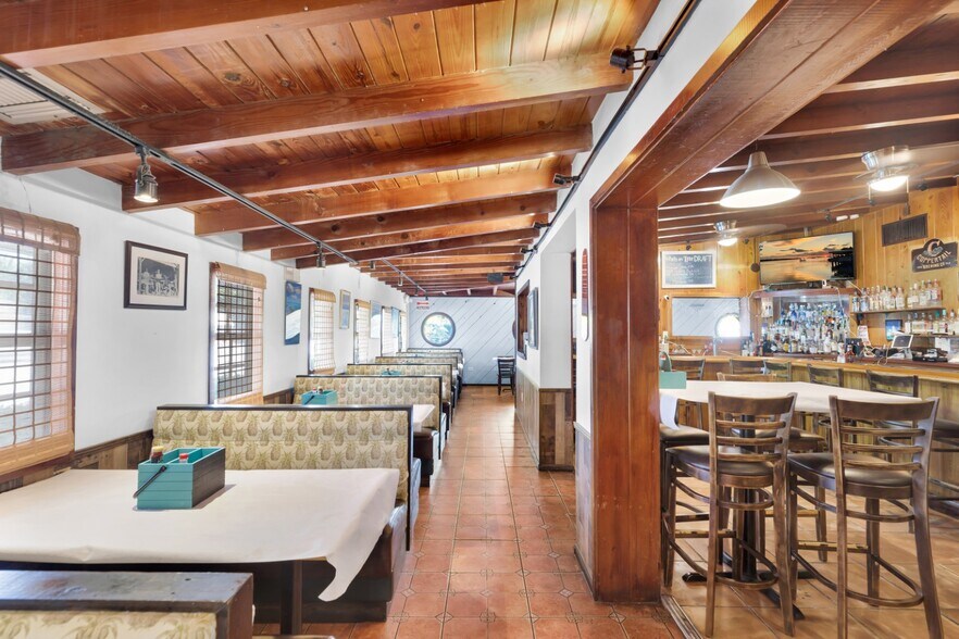 More Photos Of 81901 Overseas Hwy, Islamorada Restaurant For Sale