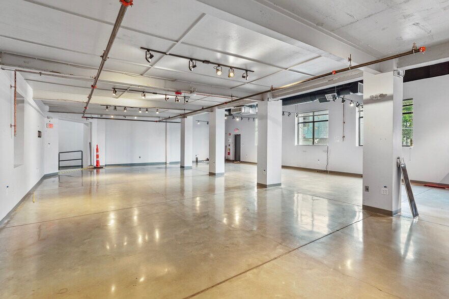 More Photos Of 22 Kent St, Somerville Manufacturing For Lease