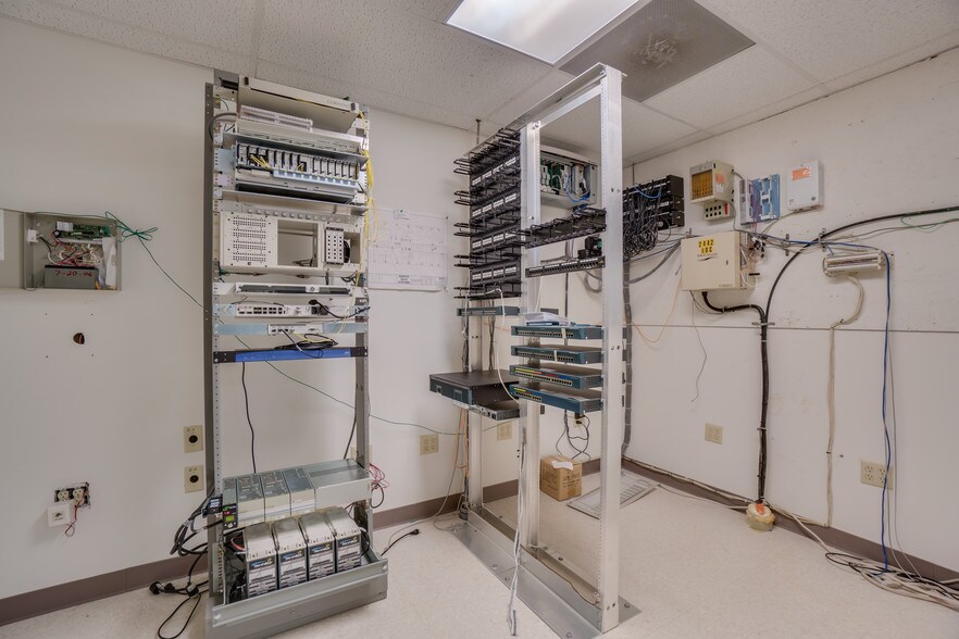 More Photos Of 2442 New Dorset Cir, Powhatan Office For Lease