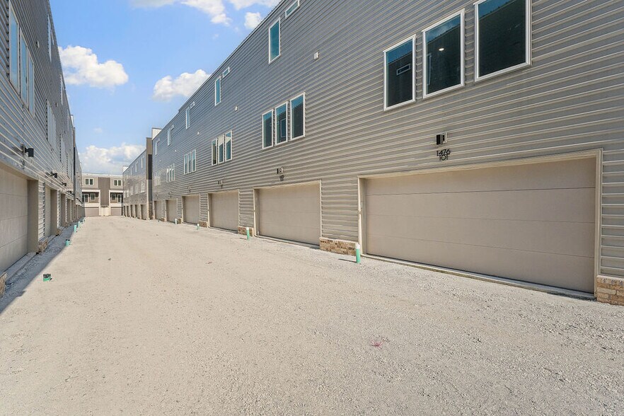 More Photos Of 1982 S Razorback Rd, Fayetteville Apartments For Sale