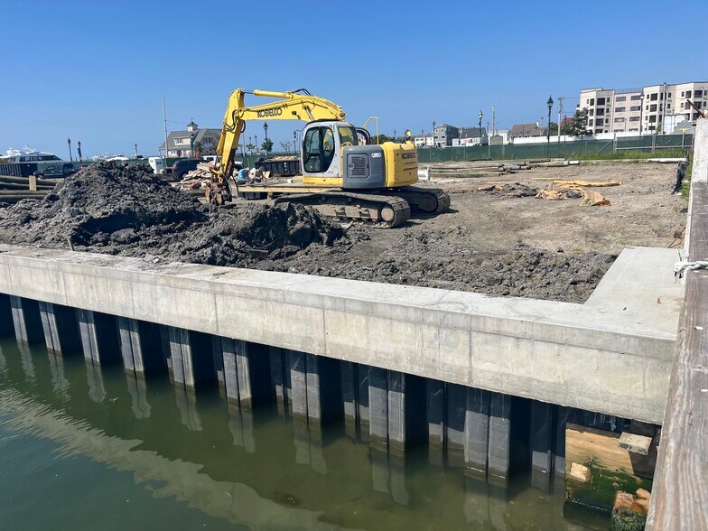 More Photos Of 405 Woodcleft Ave, Freeport Land For Sale