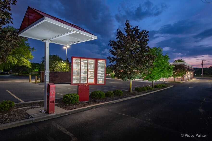 More Photos Of 551 S 8th St, West Dundee Restaurant For Sale