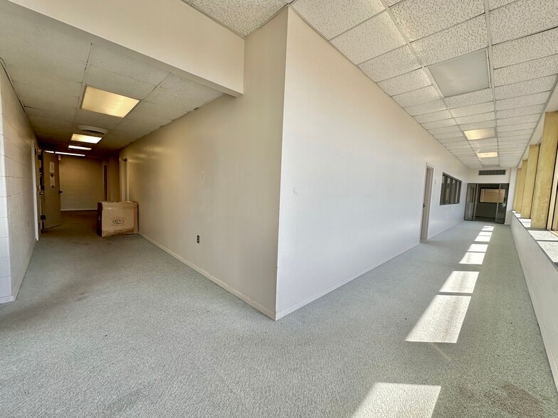 More Photos Of 8 Lester St, Martinsville General Retail For Sale