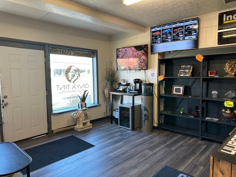 More Photos Of 2300 Greenup Ave, Ashland Storefront Retail Residential For Lease