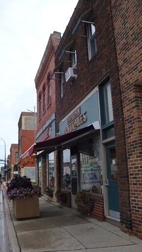 More Photos Of 521-523 N Riverfront Dr, Mankato Storefront Retail Office For Sale
