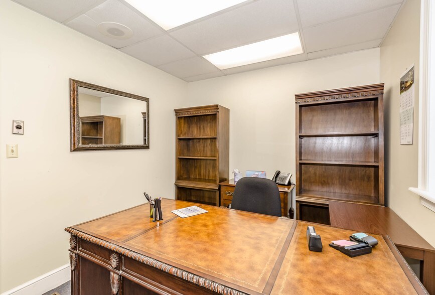 More Photos Of 215 Church St, Lenoir Office For Sale