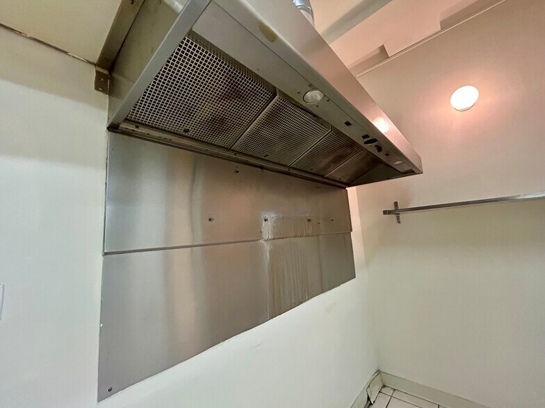 More Photos Of 2316-2318 N Clark St, Chicago Storefront Retail Residential For Lease