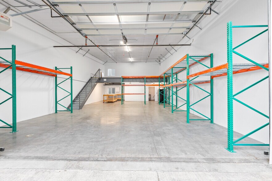 More Photos Of 1985 Alpine Way, Bellingham Warehouse For Sale