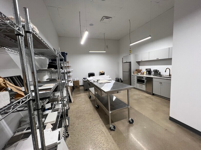 More Photos Of 4224 S Peoria Ave, Tulsa Flex For Lease