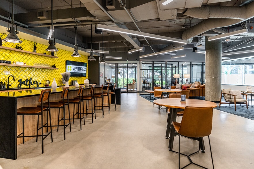 More Photos Of 3333 Peachtree Rd Ne, Atlanta Office For Sale