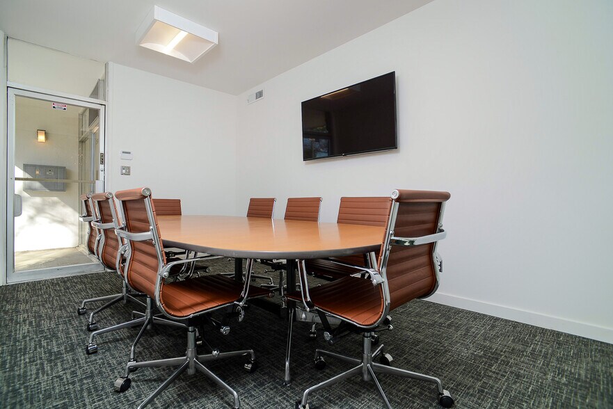 More Photos Of 2501 Capitol Ave, Sacramento Medical For Sale
