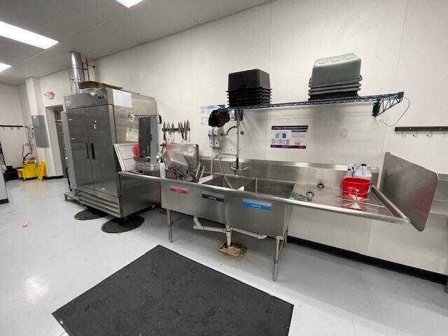 More Photos Of 2915-2921 Battleground Ave, Greensboro Restaurant For Lease
