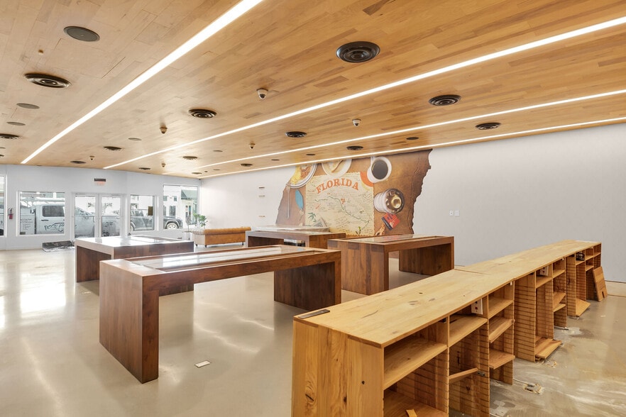 More Photos Of 132 Duval St, Key West Restaurant For Lease