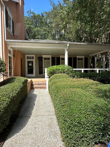 More Photos Of 10 Pinckney Colony Rd, Bluffton Office For Lease