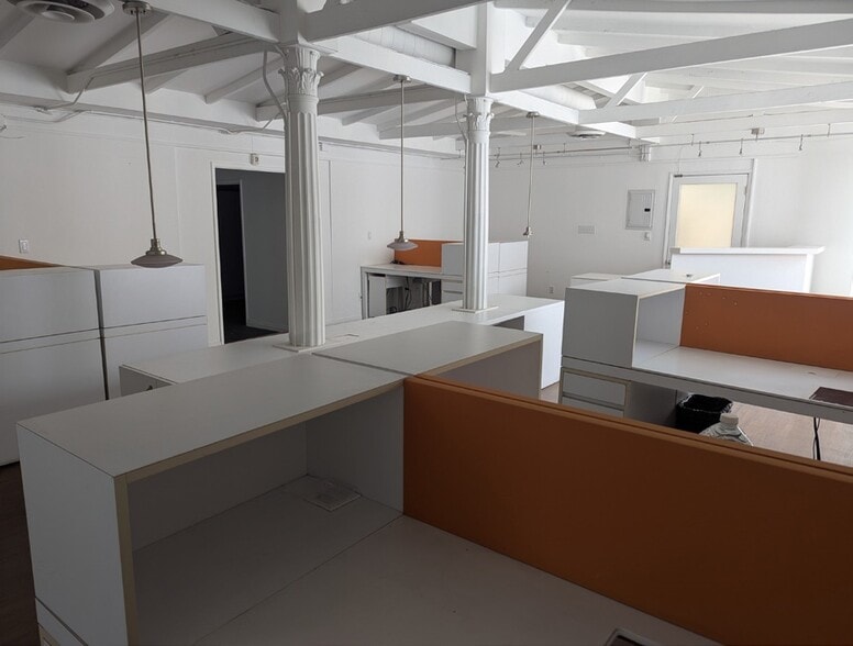 More Photos Of 8749 El Tovar pl, West Hollywood Showroom For Lease