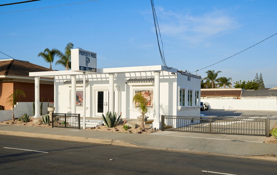 Primary Photo Of 395 N Tustin St, Orange Freestanding For Sale