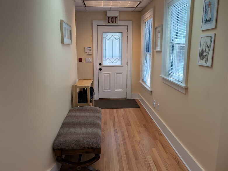 More Photos Of 417 N Hough St, Barrington Medical For Sale