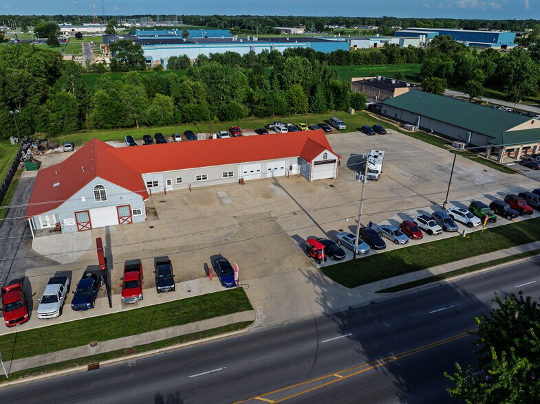 More Photos Of 1518 S Dixon Rd, Kokomo Storefront For Sale