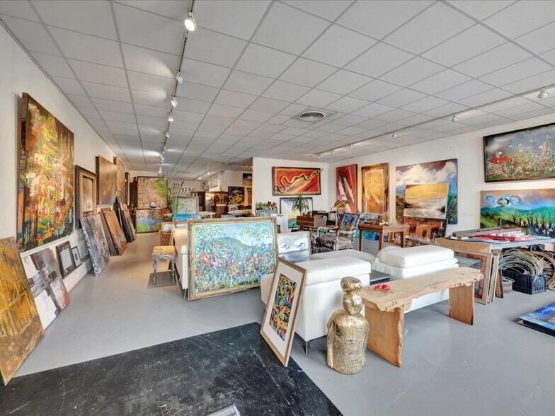 More Photos Of 132 Nacogdoches St, Center Storefront Retail Residential For Sale