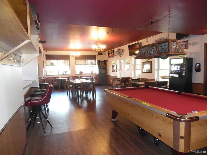 More Photos Of 31 Trimountain Ave, South Range Bar For Sale