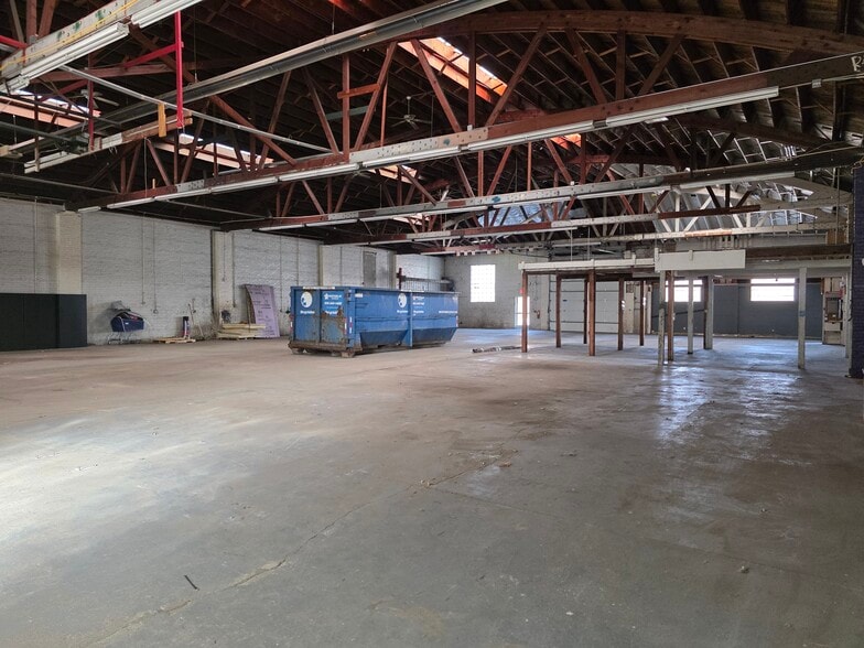 More Photos Of 7829-7839 W Grand Ave, Elmwood Park Warehouse For Sale