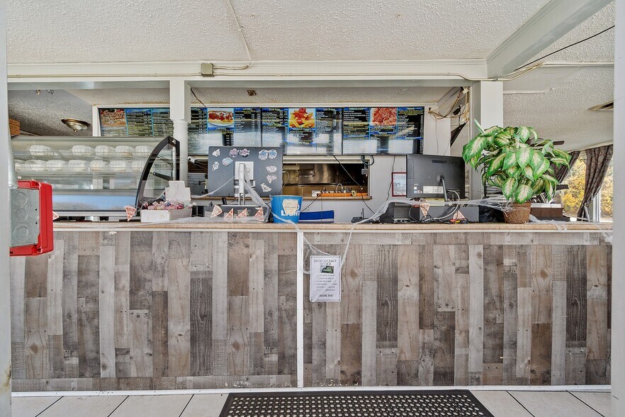 More Photos Of 42 Allenstown Rd, Pembroke Restaurant For Sale