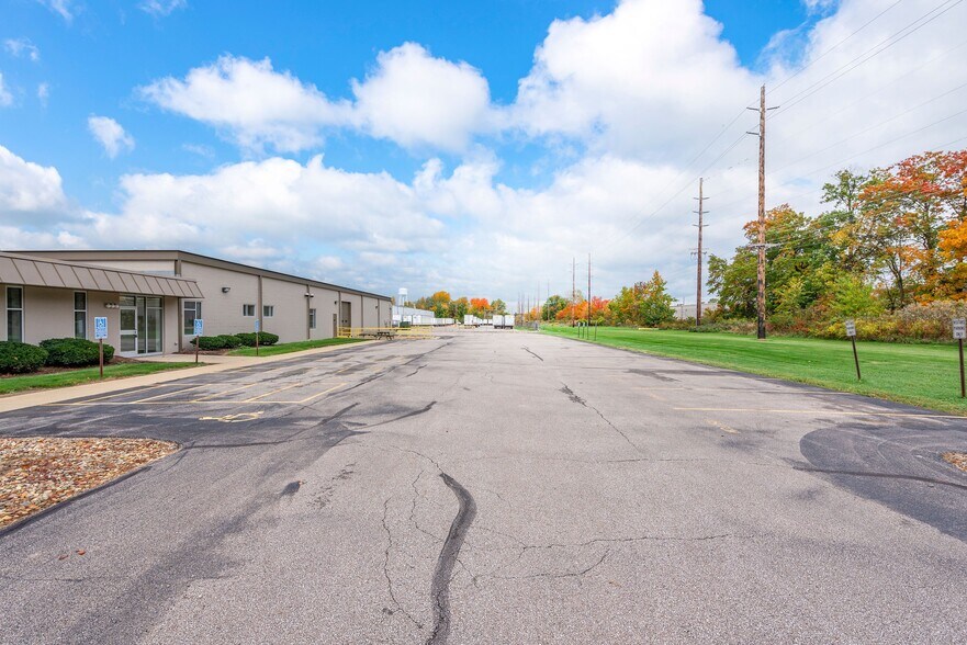 More Photos Of 1320 Taylor St, Elyria Warehouse For Lease