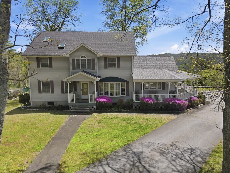 More Photos Of 120 Milford Hill Ln, Milford Flex For Sale