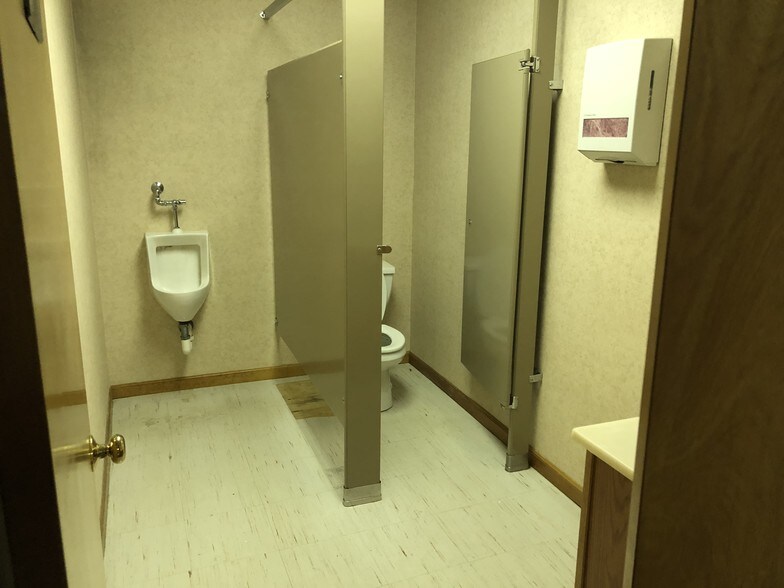 More Photos Of 178 Main Rd, Montville Flex For Lease