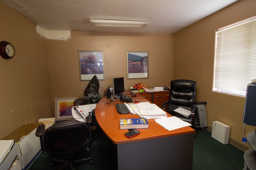 More Photos Of 517 S Lebaron St, Mesa Warehouse For Lease