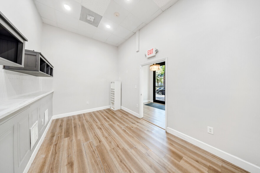 More Photos Of 17225 S Dixie Hwy, Palmetto Bay Storefront Retail Office For Lease
