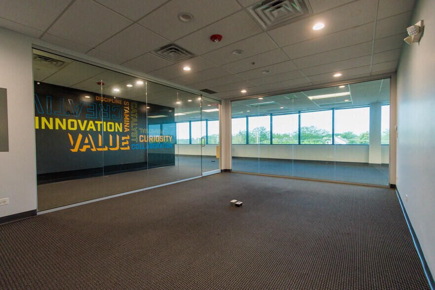 More Photos Of 650 E Algonquin Rd, Schaumburg Office For Lease