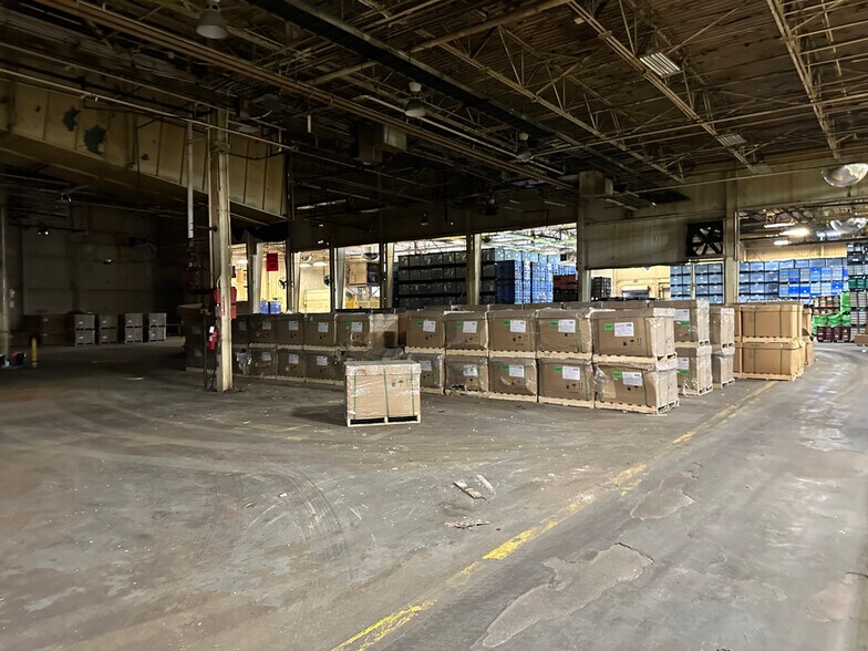 More Photos Of 325 Industrial Ave, Morristown Manufacturing For Lease