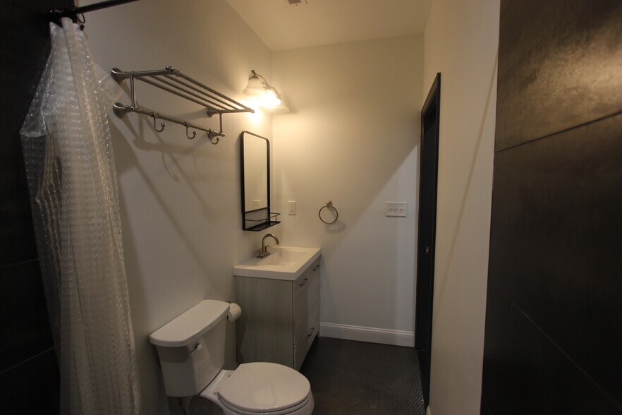 More Photos Of 1802 11th St NW, Washington Office For Lease