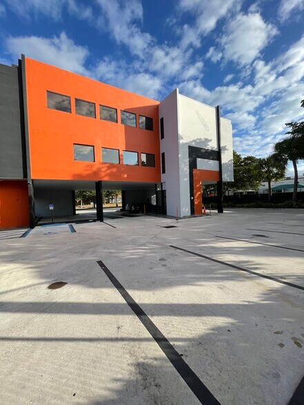 More Photos Of 1000 Southern Blvd, West Palm Beach Office For Sale