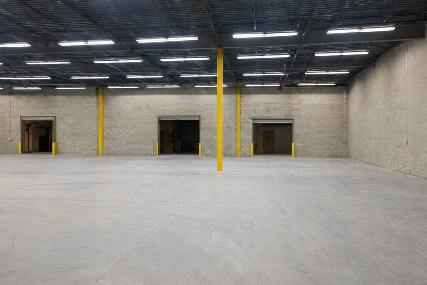 More Photos Of 436 E Locust St, Dekalb Manufacturing For Lease