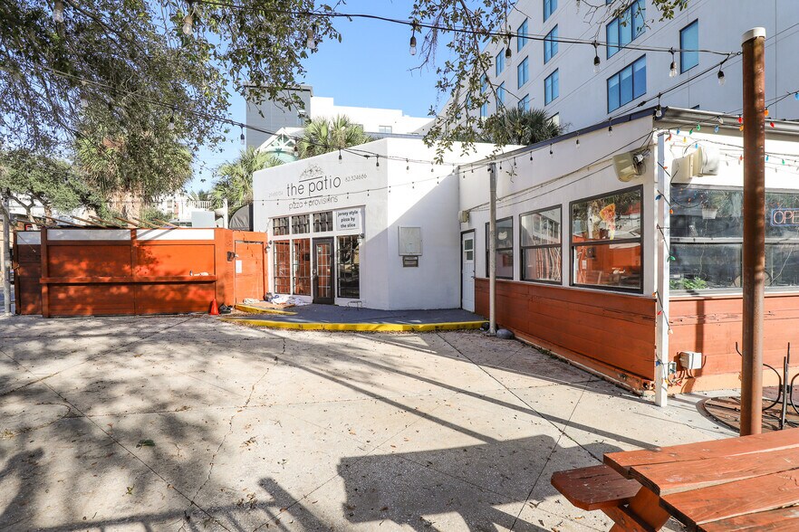 More Photos Of 5 SE 2nd Ave, Gainesville Fast Food For Lease