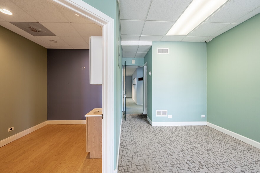 More Photos Of 5355-5365 W Devon Ave, Chicago Storefront For Lease