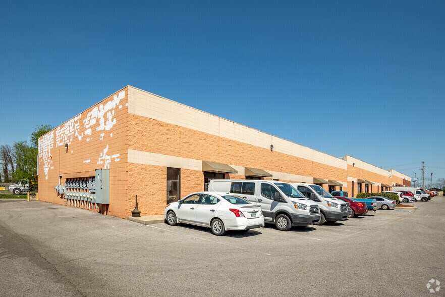 More Photos Of 131 Weakley Ln, Smyrna Flex For Lease