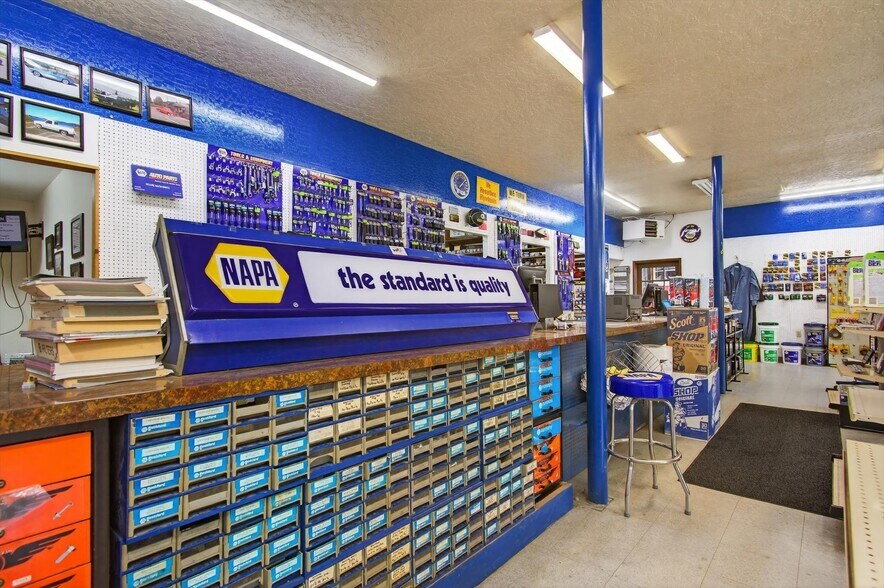 More Photos Of 305 E State Route 4, Cathlamet Auto Repair For Sale