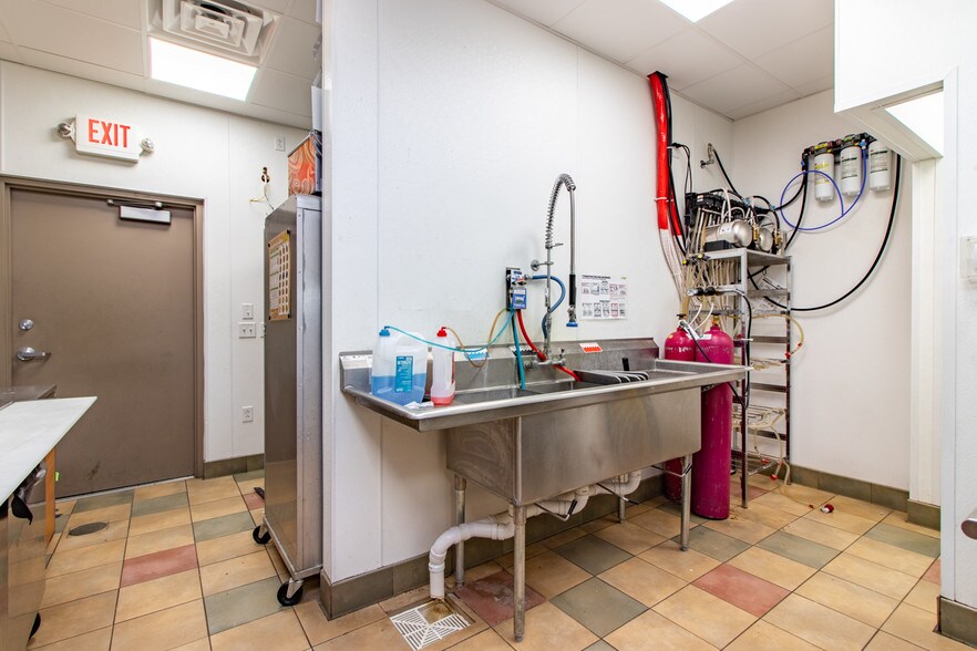 More Photos Of 407 S 4th St, Dunlap Storefront Retail Office For Lease