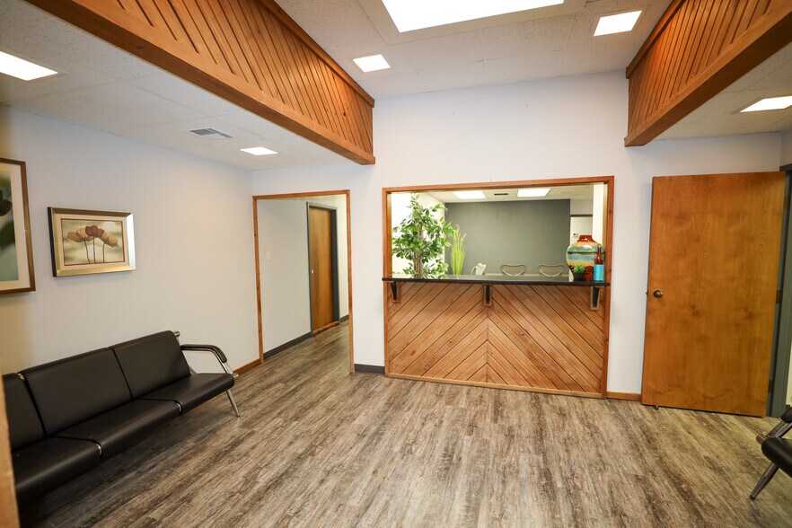 More Photos Of 320 E Carl Albert Pky, Mcalester Coworking Space